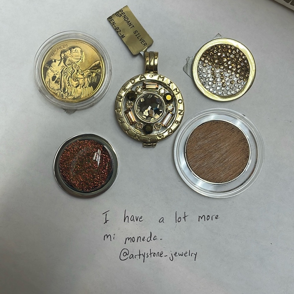 Mi moneda necklace